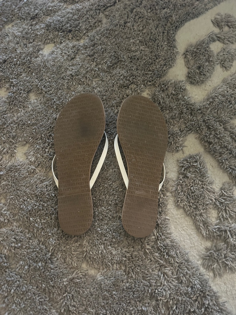 Tkees white flip flops/ thong sandals, size 8, good condition, smoke-free home - Picture 2 of 3